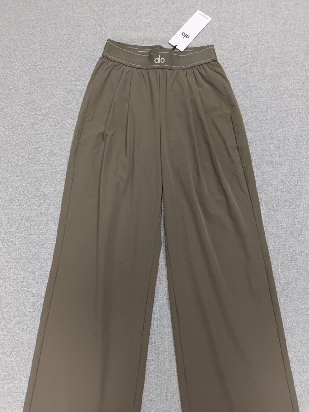 Olive Brand new with tags💐ALO Yoga Suit Up Trouser Wide-Leg, 30” Inseam👼